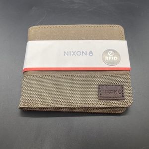NIXON SHOWDOWN RFID ORIGAMI FALCON BROWN BI-FOLD ZIP WALLET
